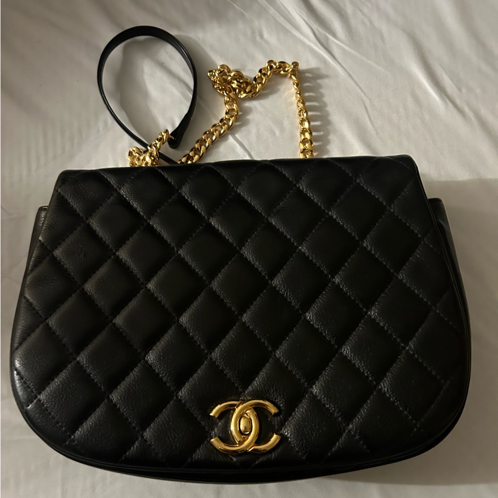 100% Authentic Chanel handbag serial #23220265 as shown in photos - Picture 4 of 11